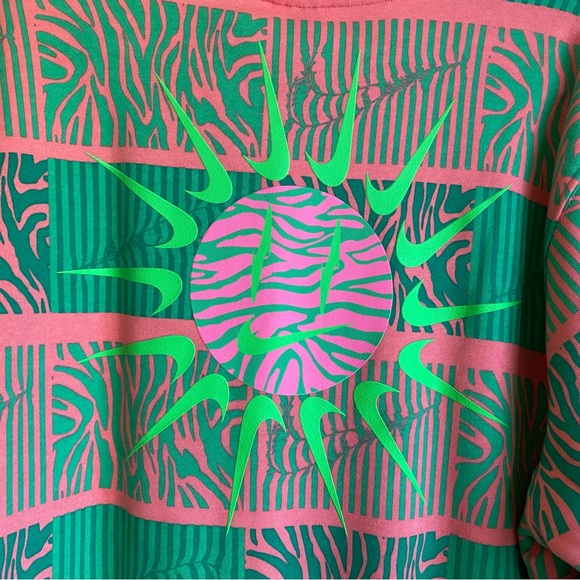 Nike Club Fleece Trippy Safari Sweatshirt Bright Coral Kelly Green Crewneck - Picture 7 of 10